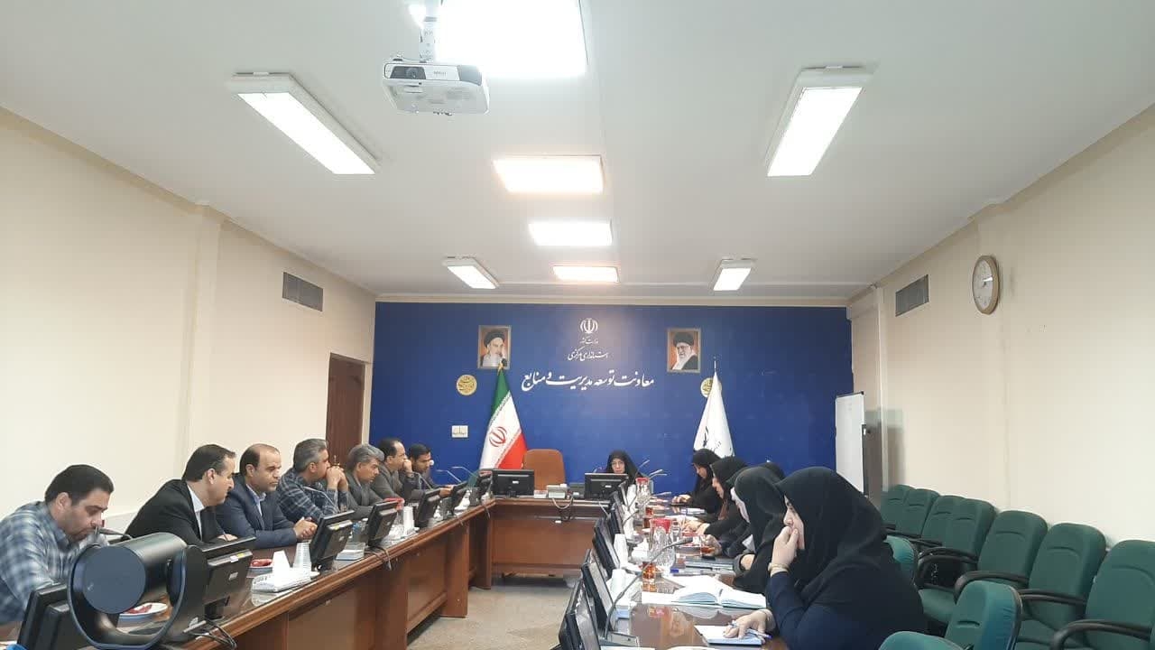 🔶️آخرین جلسه دوره آموزشی جمعیت شناسی به پیشنهاد دبیرخانه ستاد جمعیت استان و به همت دفتر آموزش وبا حضور  پرسنل دفاتر امور زنان و خانواده‌ و اجتماعی و فرهنگی به صورت حضوری و کارشناسان امور بانوان فرمانداری ها به صورت ویدئو کنفرانسی در محل استانداری برگزار شد .
دراین دوره ،اعضای شرکت کننده از محضر دکتر قربانی دارای تخصص جمعیت شناسی وعضو هیئت علمی دانشگاه اراک بهره مند شدند .

سه شنبه اول آبان ۱۴۰۳