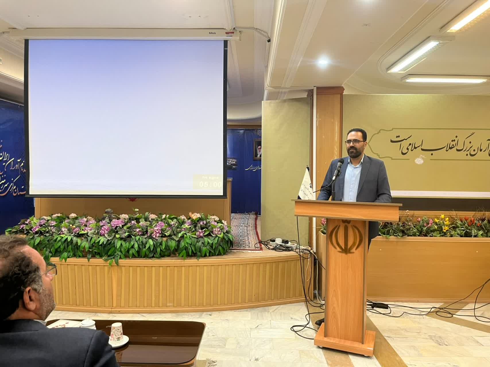 برگزاری نشست به مناسبت هفته پدافند غیر عامل با حضور پزشگ نیا، مدیر کل محترم پدافند غیر عامل و آقای ملا اسماعیلی،مدیرکل امور اقتصادی ودارایی عامل برگزار شد.