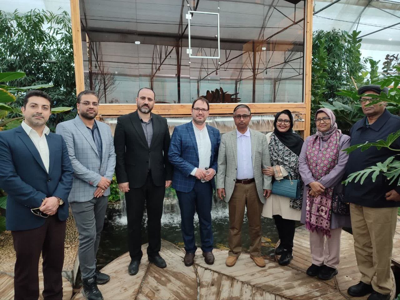 حضور سفیر بنگلادش و رایزن بازرگانی بنگلادش در محلات از دهکده گل و جاذبه‌های گردشگری شهر محلات دیدن کردند.