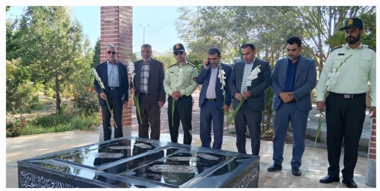 گلباران مزار شهدای گمنام شهر رازقان به مناسبت گرامیداشت هفته فراجا