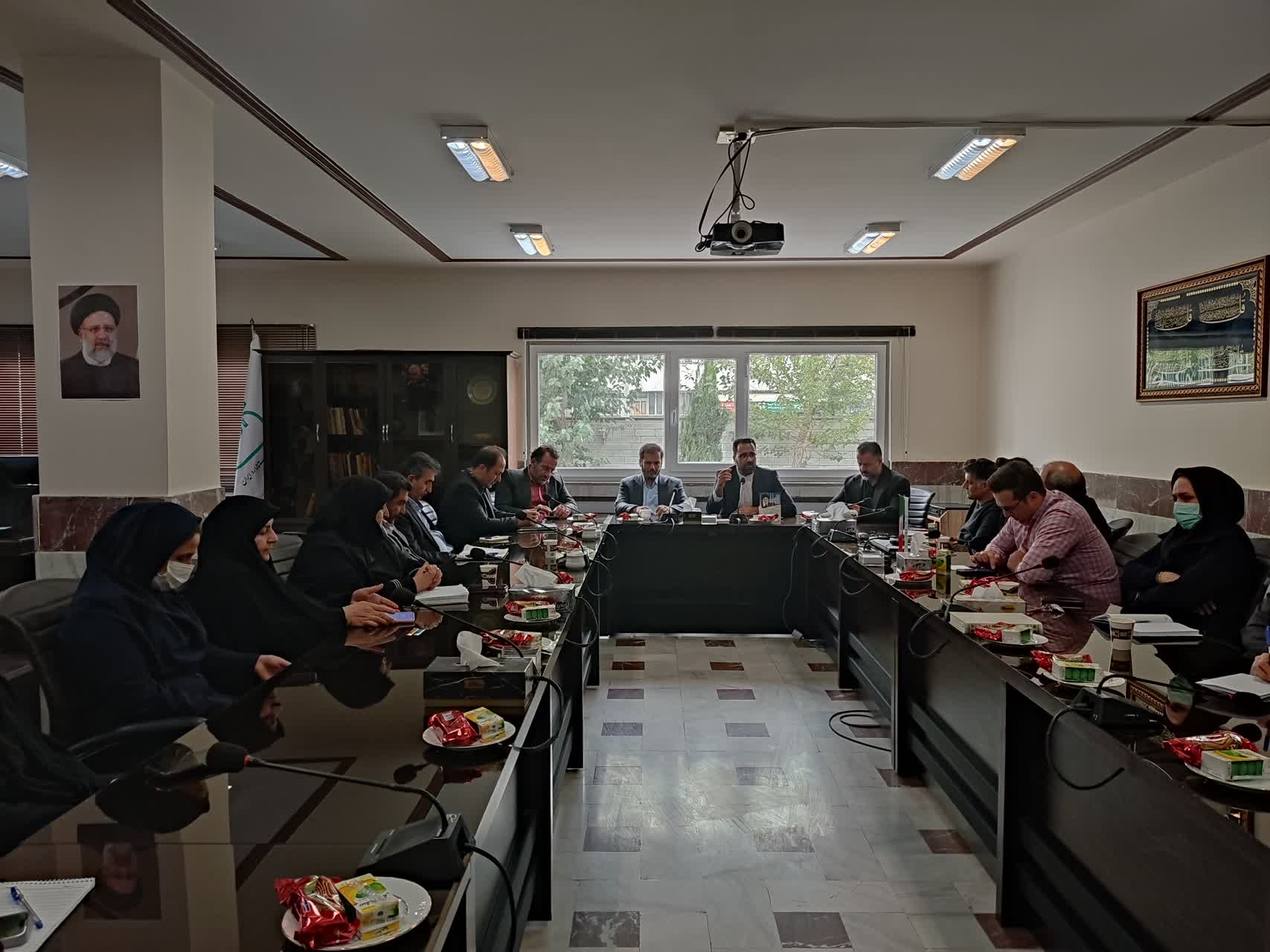 برگزاری نشست پزشگ نیا مدیرکل محترم پدافند غیر عامل و سایر مدیران در اداره کل استاندارد استان