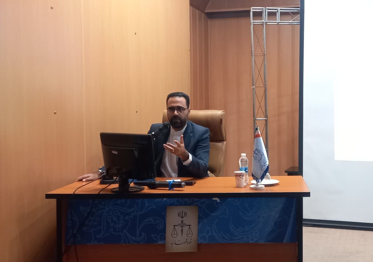 برگزاری نشست پزشگ نیا مدیرکل محترم پدافند غیر عامل و سایر مدیران مربوطه در دادگستری کل استان .