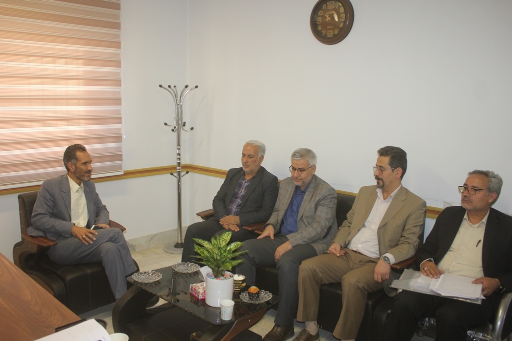 نشست سرپرست اداره کل راه و شهرسازی استان با فرماندار و نماینده مردم خمین در مجلس برگزار شد