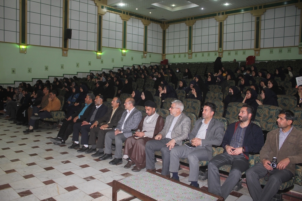 آیین رونمایی از کتاب معبد زیرزمینی در خمین برگزار شد