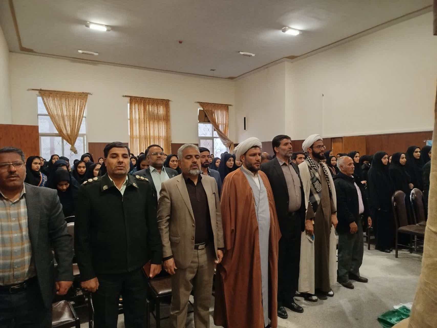 گرامیداشت روز پدافند غیرعامل در مدرسه متوسطه دوم کارو دانش ساعی  شهر کمیجان