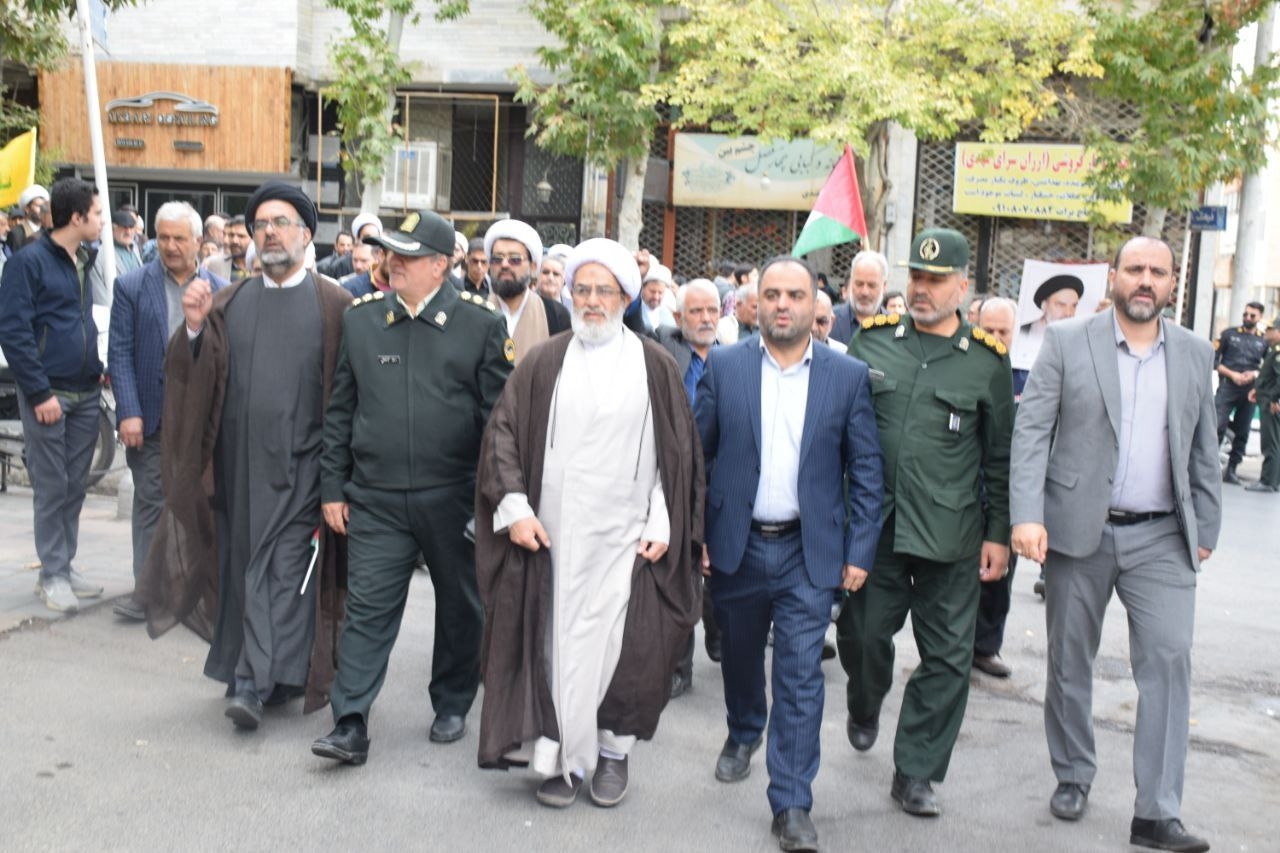 راهپیمایی باشکوه ۱۳ آبان در شهرستان محلات برگزار شد.