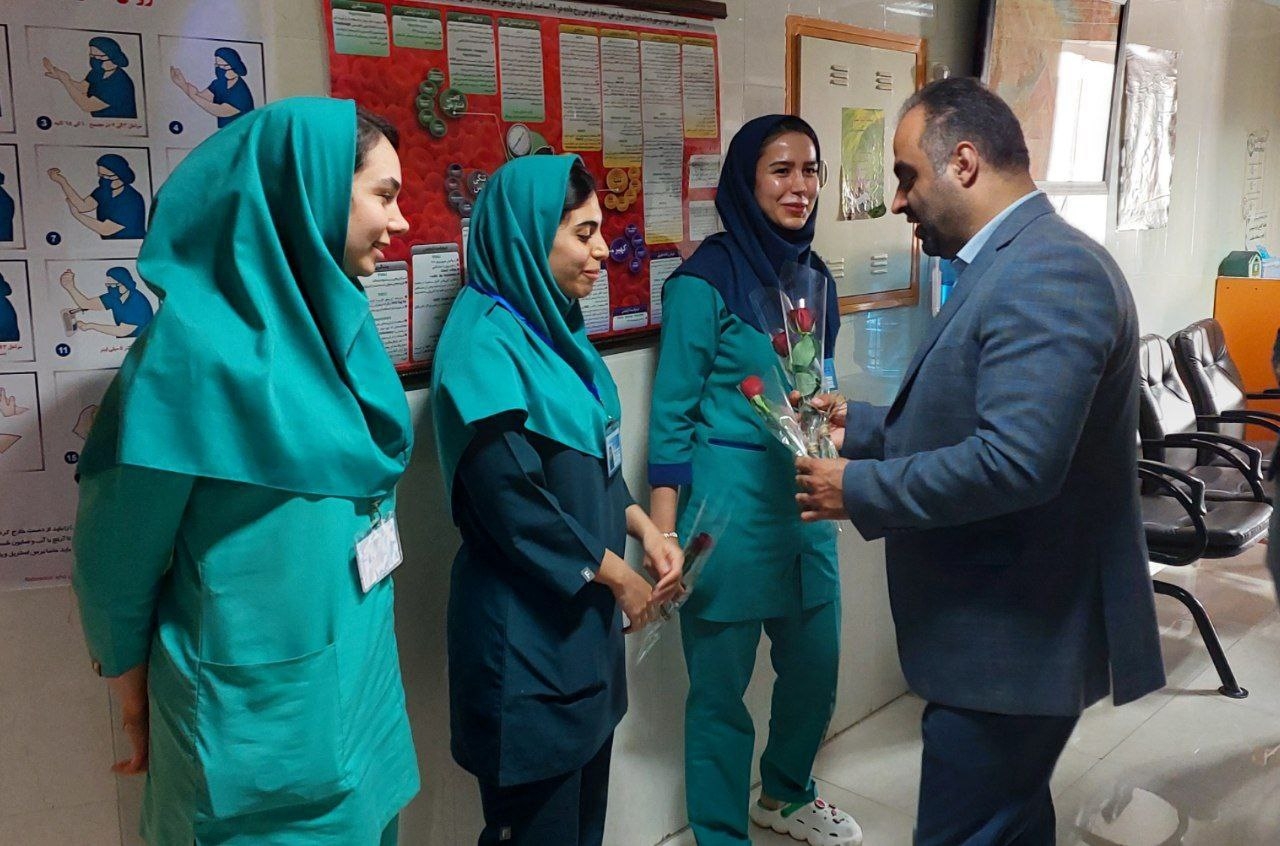 تجلیل از پرستاران و کادر درمان بیمارستان امام خمینی(ره) شهر محلات