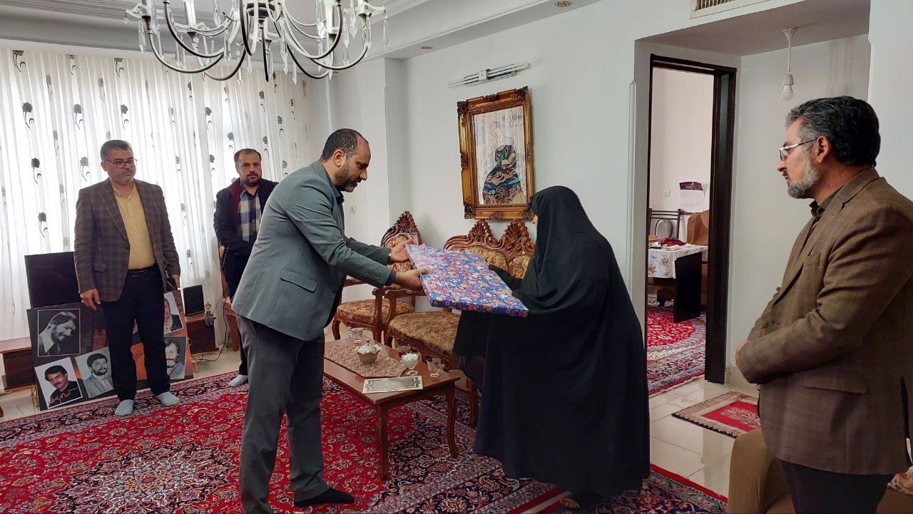 دیدار با خانواده‌های شهدای کادر درمان