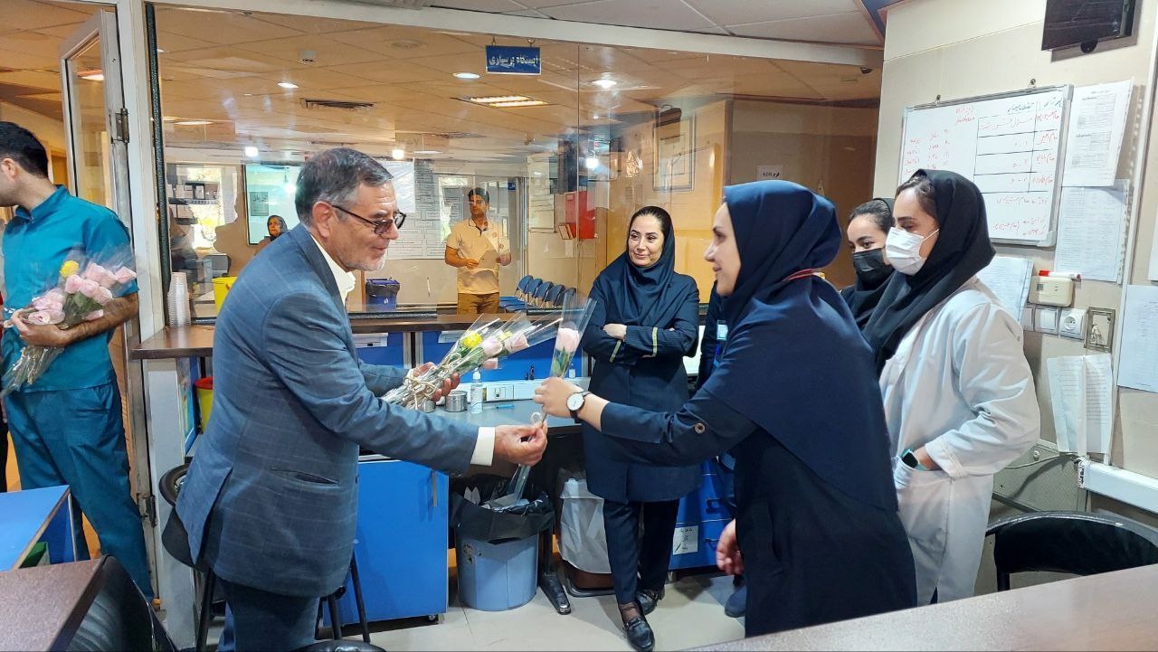 تجلیل از پرستاران و کادر درمان درمانگاه تامین اجتماعی و بیمارستان امام خمینی(ره) شهر محلات