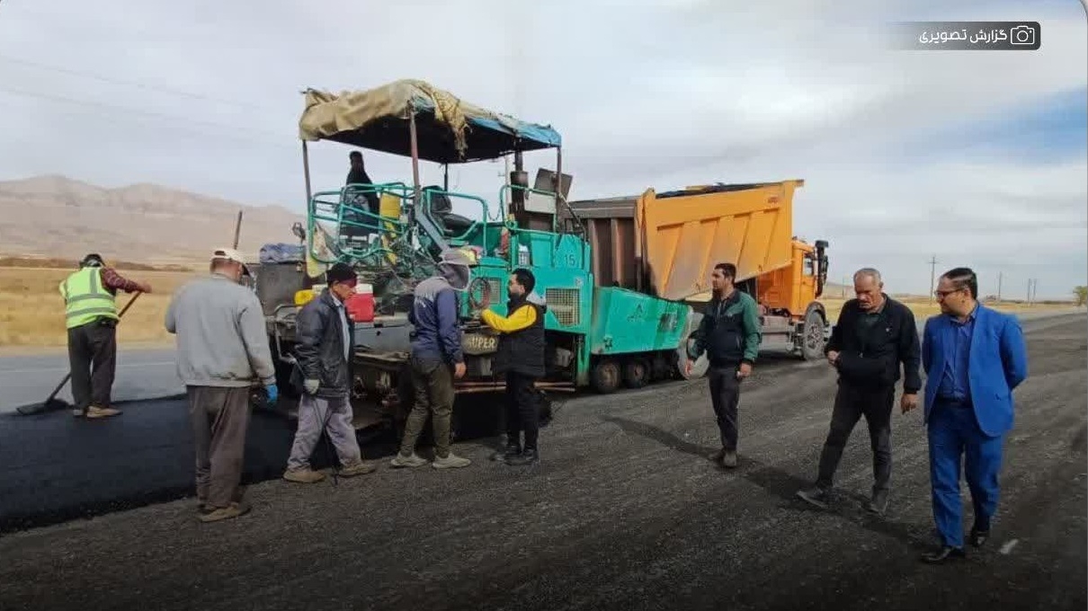 بازدید فرماندار از پروژه آسفالت ریزی تعریض محور کمیجان به سمقاور