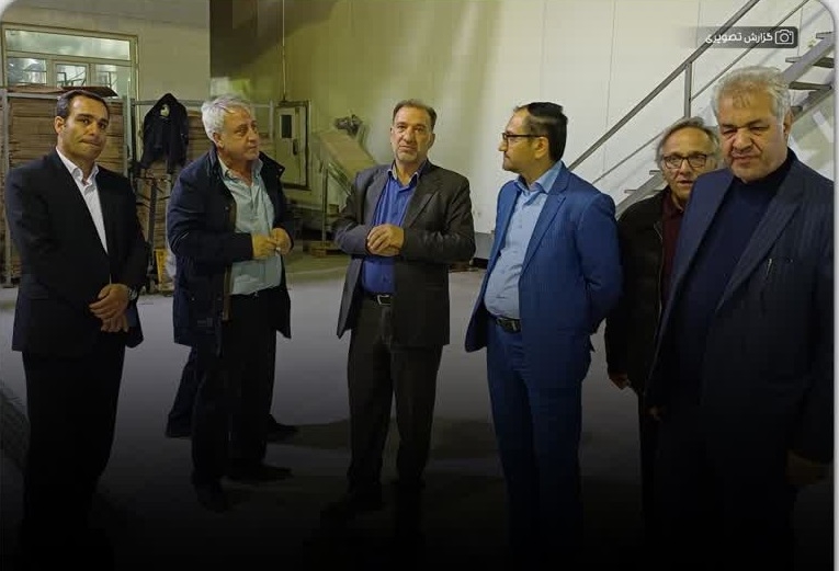 بازدید فرماندار به اتفاق رئیس سازمان جهاد کشاورزی استان از طرح توسعه شرکت نارین سیب کمیجان