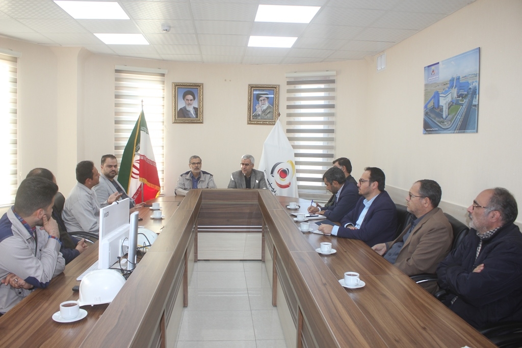 نشست بررسی مسائل و مشکلات شرکت فروسیلیسیوم شهرستان خمین برگزار شد