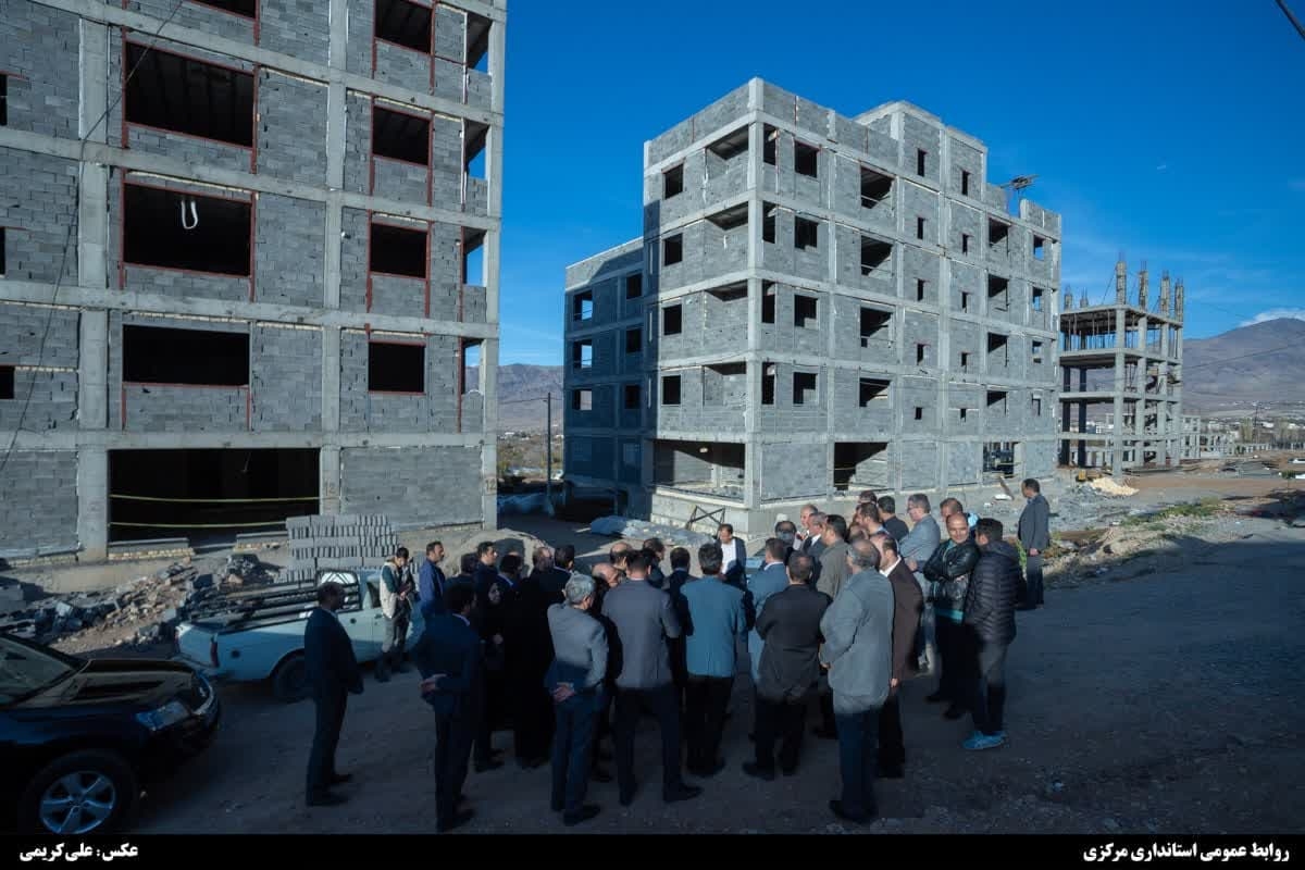بازدید میدانی استاندار مرکزی از پروژه‌های مسکن ملی شهرستان تفرش