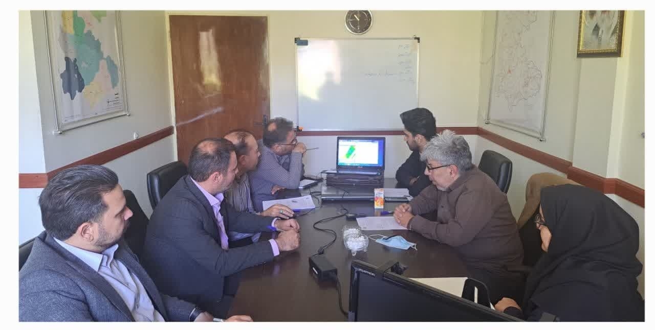 جلسه تغییر کاربری اراضی در اداره کل بنیاد مسکن انقلاب اسلامی