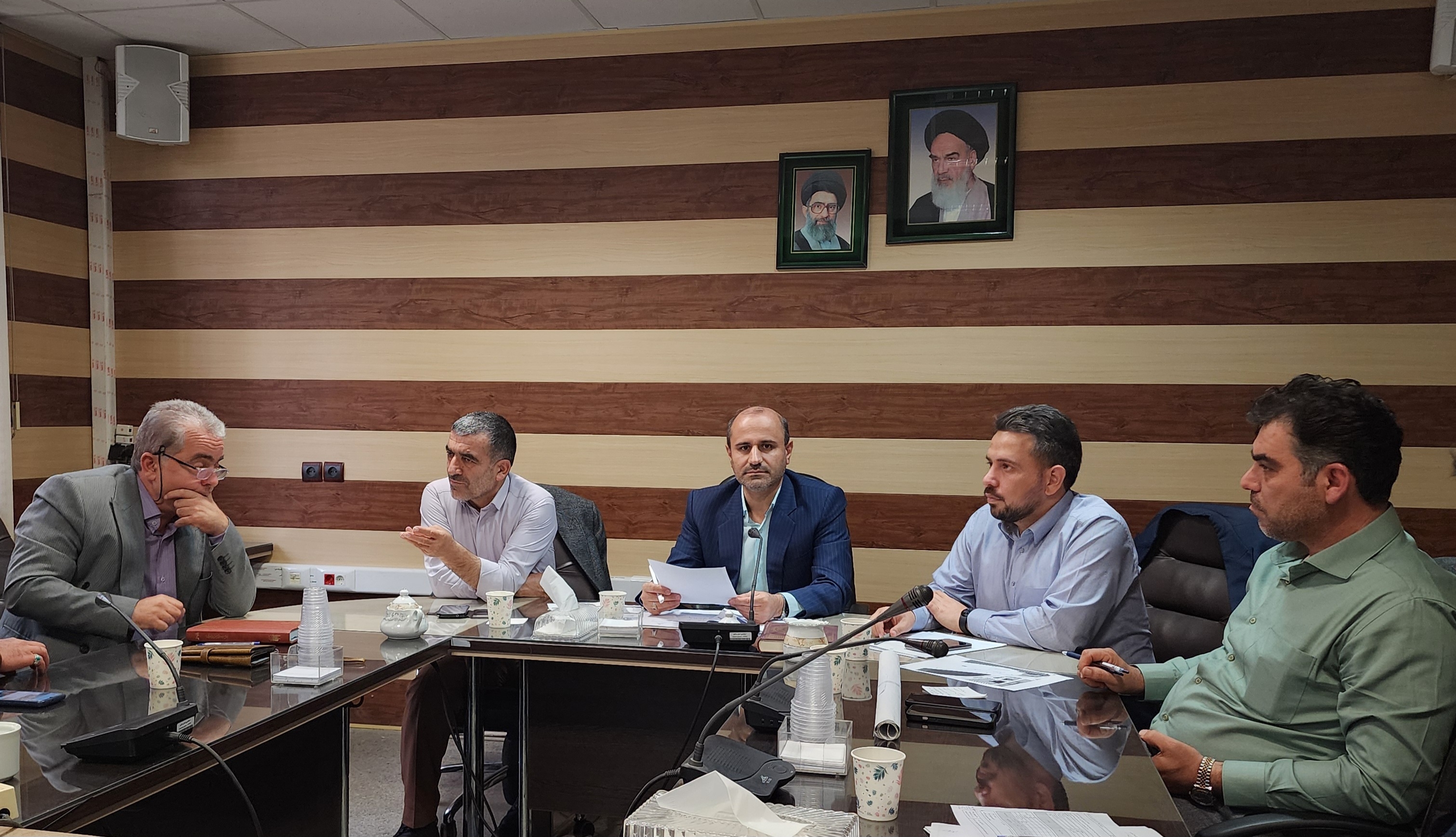 حل بعضی از مسائل شهر رازقان و رفع مشکل زمین دولتی محوطه بخشداری خرقان