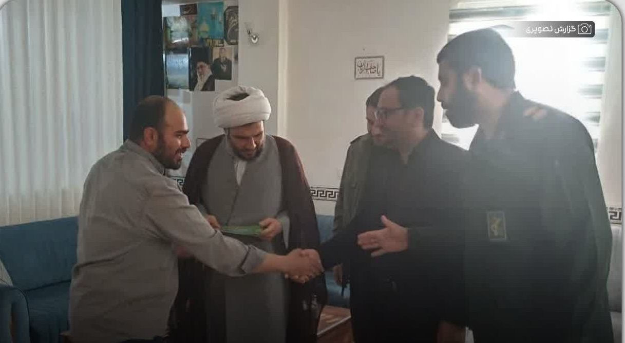 به مناسبت هفته بسیج انجام شد؛ دیدار و تجلیل از تعدادی فعالان حوزه های مختلف بسیج