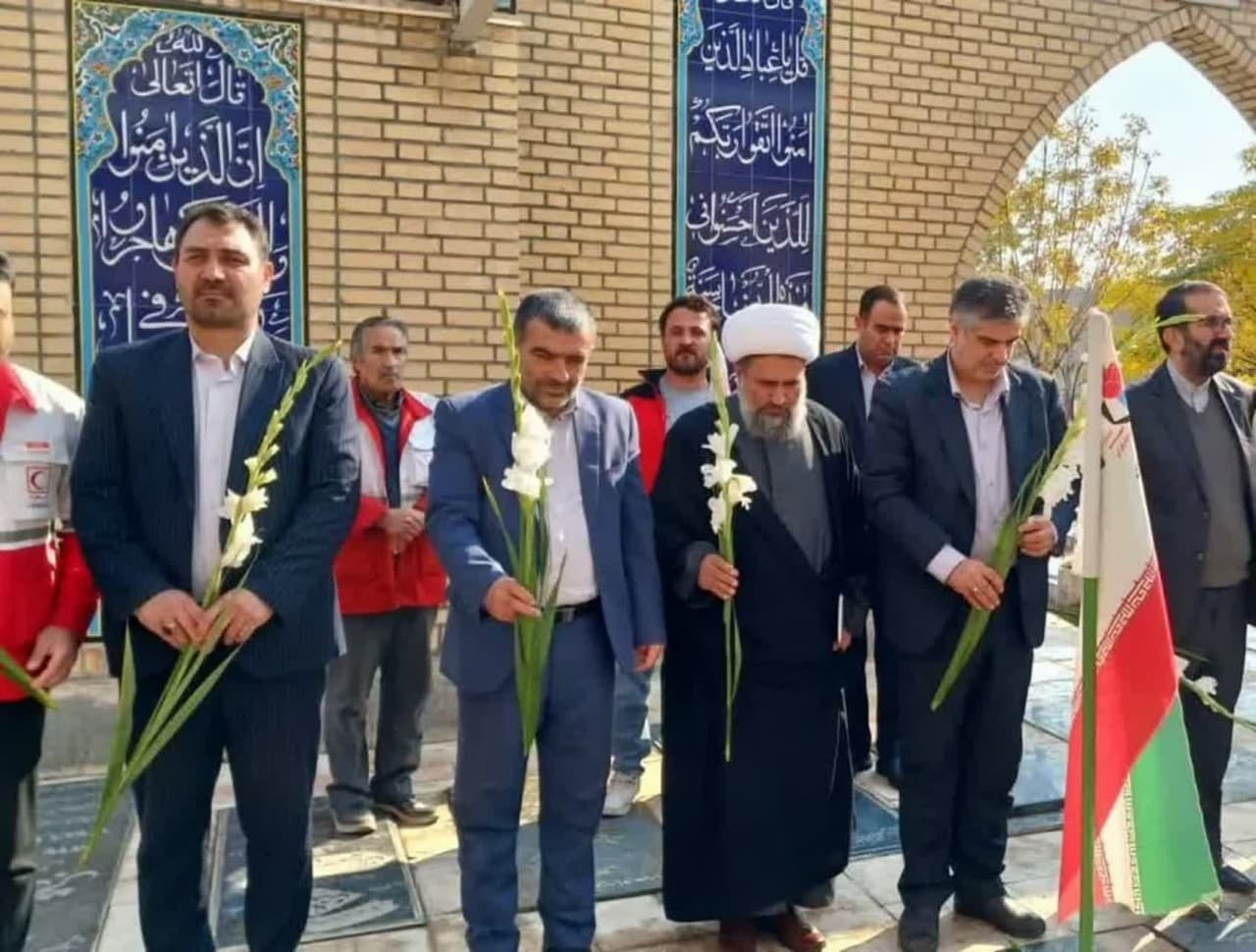 ادای احترام استاندار مرکزی به شهدای شهرستان زرندیه/ تجلیل از مادر شهید "ناصر وثوقی"