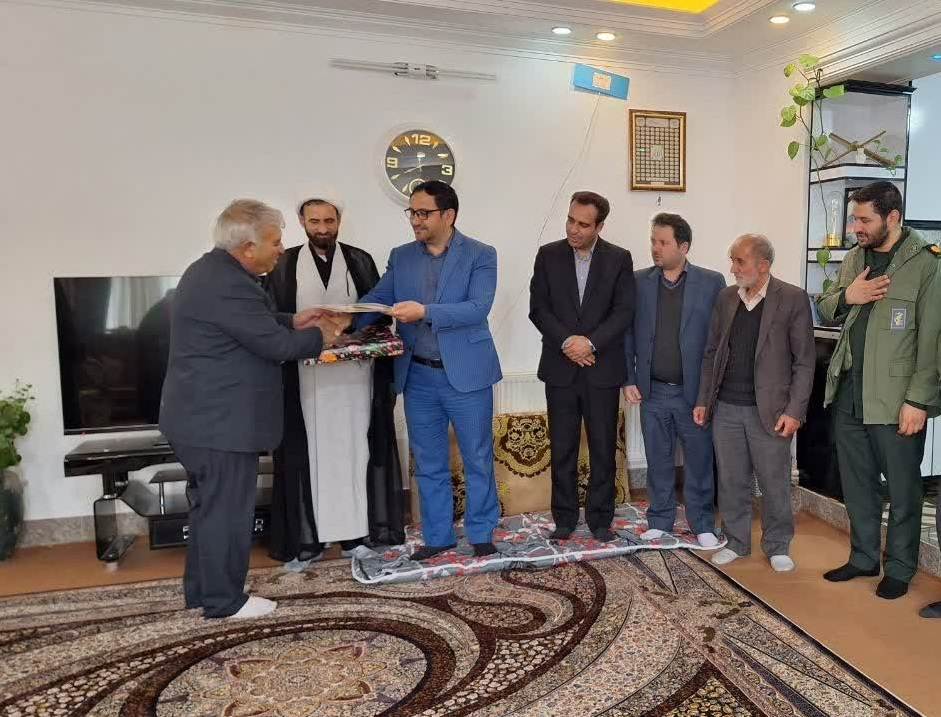 تقدیر از همکار بازنشسته و ایثارگر جهاد کشاورزی شهرستان کمیجان