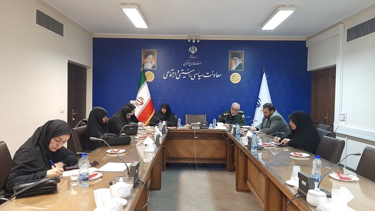 شصت ویکمین نشست شورای هماهنگی زنان در دفاع مقدس  به ریاست مفتح زاده مدیر کل امور زنان  وخانواده استانداری وبا حضور سردار کریمی ریاست اداره کل حفظ آثار ونشر ارزش های دفاع مقدس استان و سایر اعضا ، با دستور کار هماهنگی و برنامه ریزی برای برگزاری همایش اسوه های صبر ومقاومت دیار آفتاب تحت عنوان مادرانه های مقاومت، دختران مقاومت که در ۲۷ آذر ماه در ورزشگاه پنجم مرداد برگزار خواهد شد تشکیل شد .

چهارشنبه ۷ آذر ۱۴۰۳