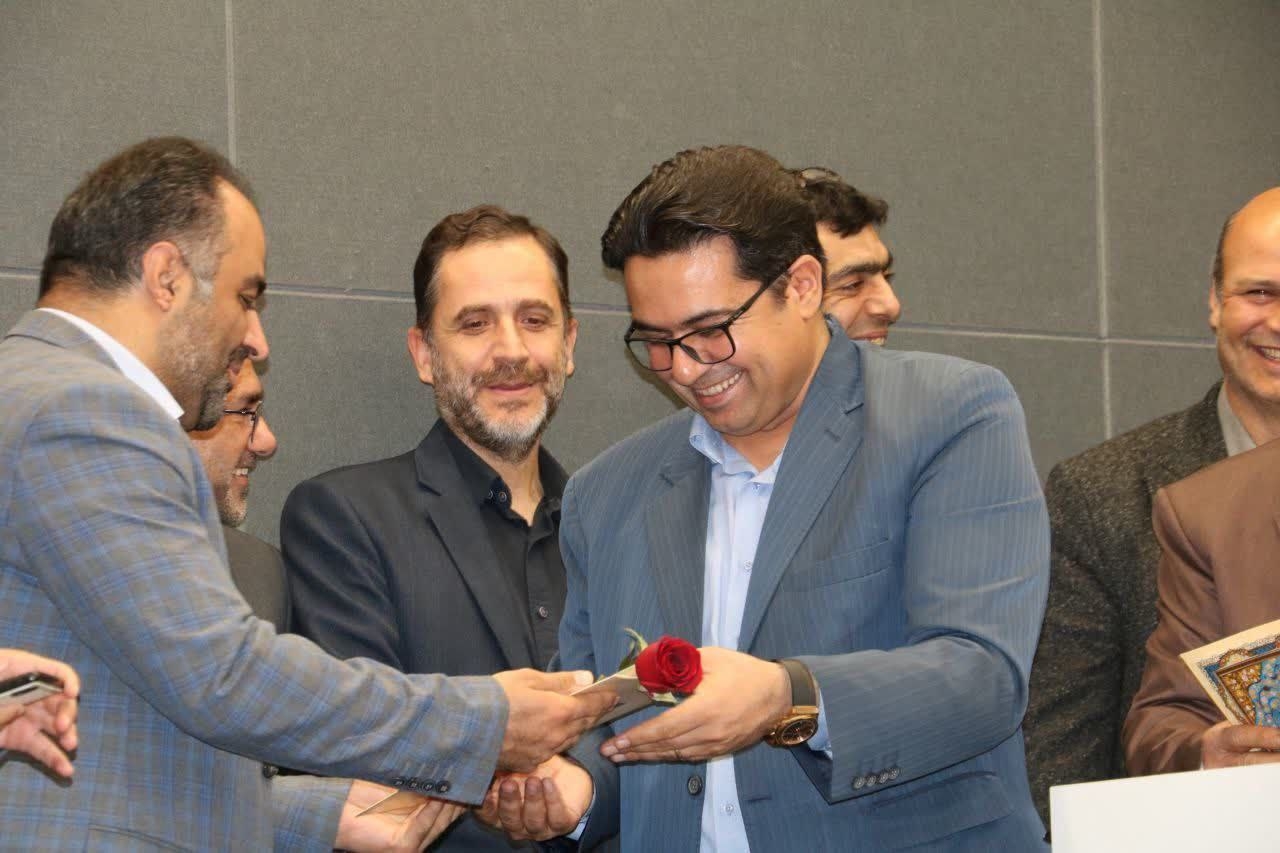 مراسم رونمایی از کتاب شوقات نیم‌ور از آواز آب تا سکوت سنگ