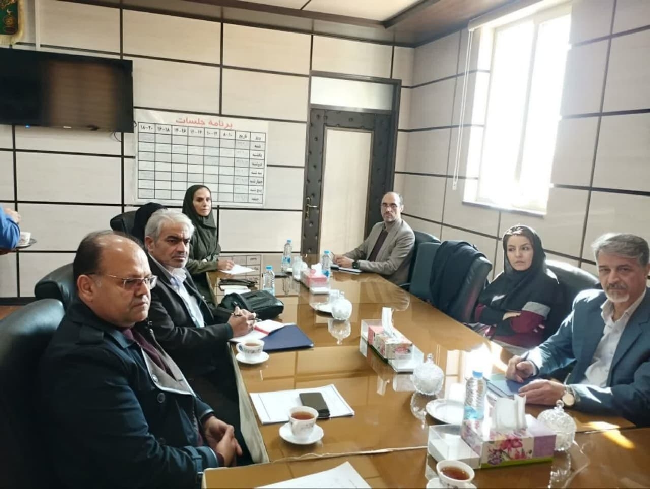 جلسه سلامت وامنیت غذایی
روز یکشنبه مورخ ۱۴۰۳/۰۹/۱۱
باحضور فرماندارشهرستان دليجان مدیرشبکه بهداشت و درمان واحدامور اجتماعی دانشگاه علوم‌ پزشکی اراک و‌کارشناسان فرمانداری وشبکه بهداشت برگزارگردید 
اهم مصوبات جلسه 
🔷درخصوص بررسی تهدیدها وفرصت های حضور اتباع مجاز وضرورت ردمرز اتباع غیر مجاز
🔶آلایندگی های واحدهای صنعتی
🔶تأسیس مرکز سلامت و روان
🔷تأسیس خیریه حامی بیمارستان امام صادق (ع)ومجمع سلامت ودیگر موارد بحث وتبادل نظر شد