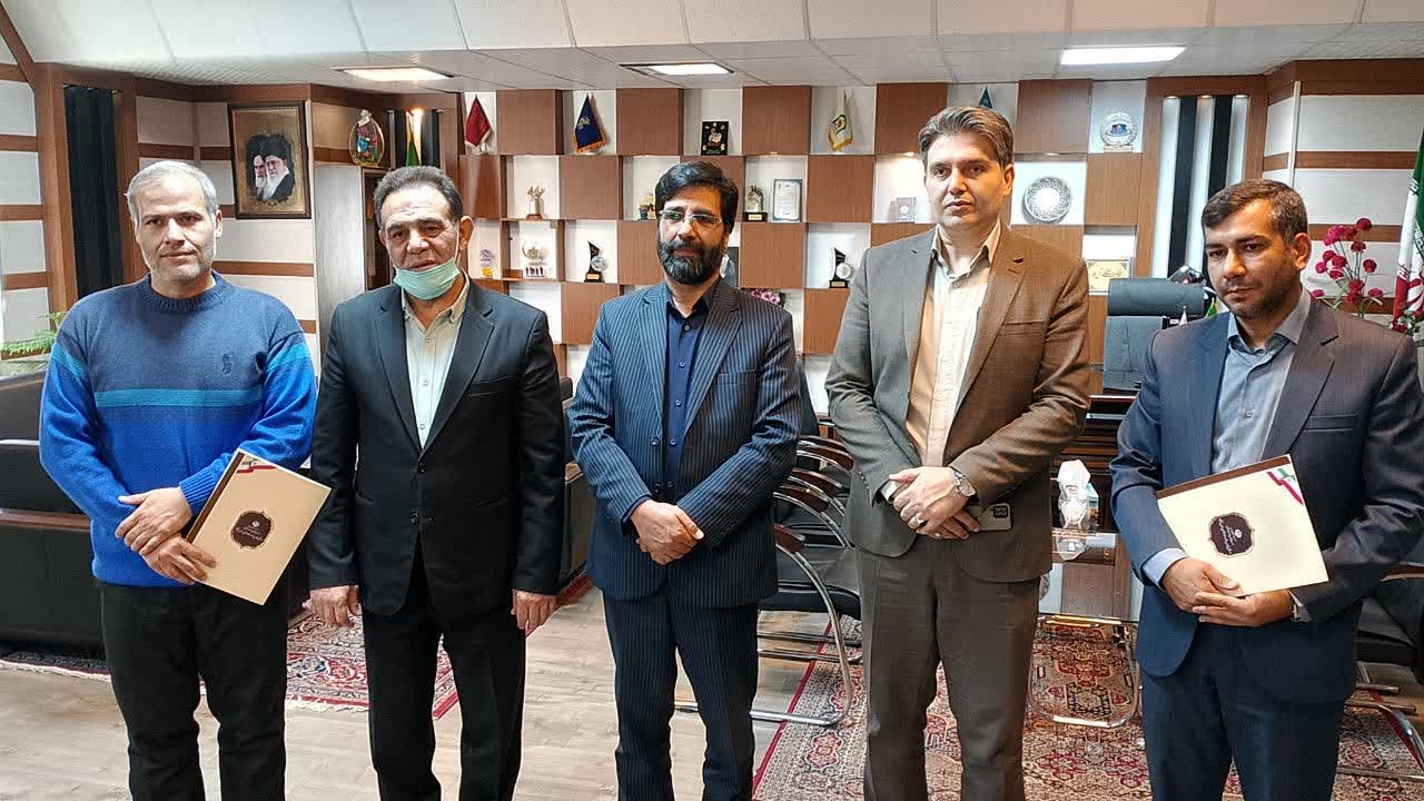 آئین تکریم و معارفه سرپرست اداره تعاون، کار و رفاه اجتماعی شهرستان شازند با حضور لطف‌اله پرندین فرماندار شهرستان برگزار شد.