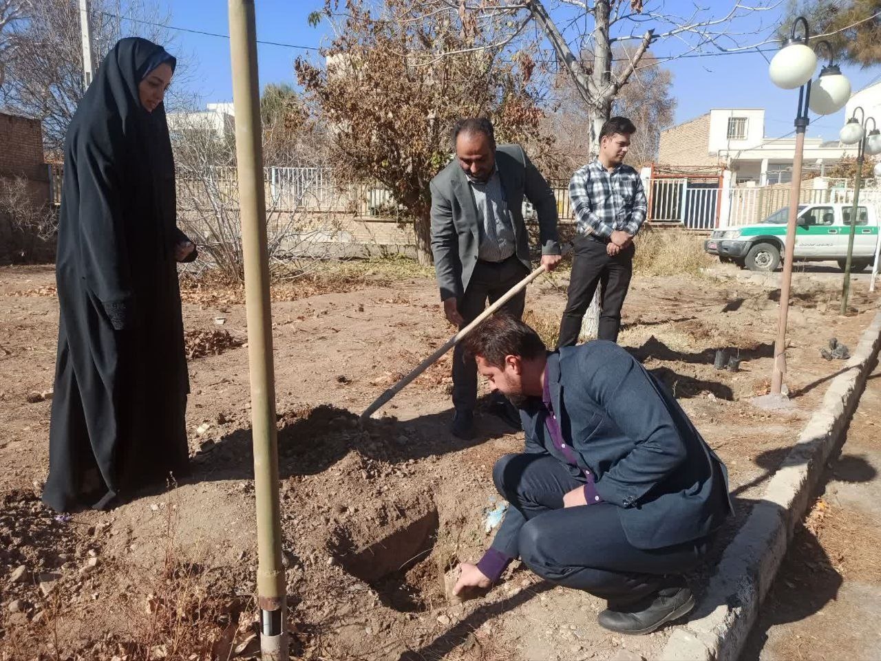 برگزاری پویش کاشت نهال به مناسبت روز جهانی معلولان در مرکز اورژانس اجتماعی شهرستان محلات