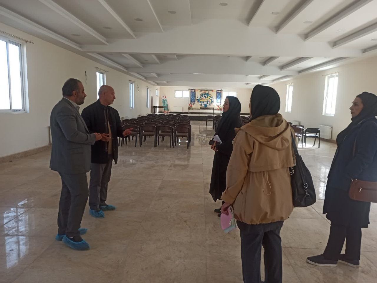 بازدید از مرکز نگهداری شبانه‌روزی معلولین ذهنی خیریه قمربنی‌هاشم(ع) و دیدار با خانواده داره سه عضو معلول