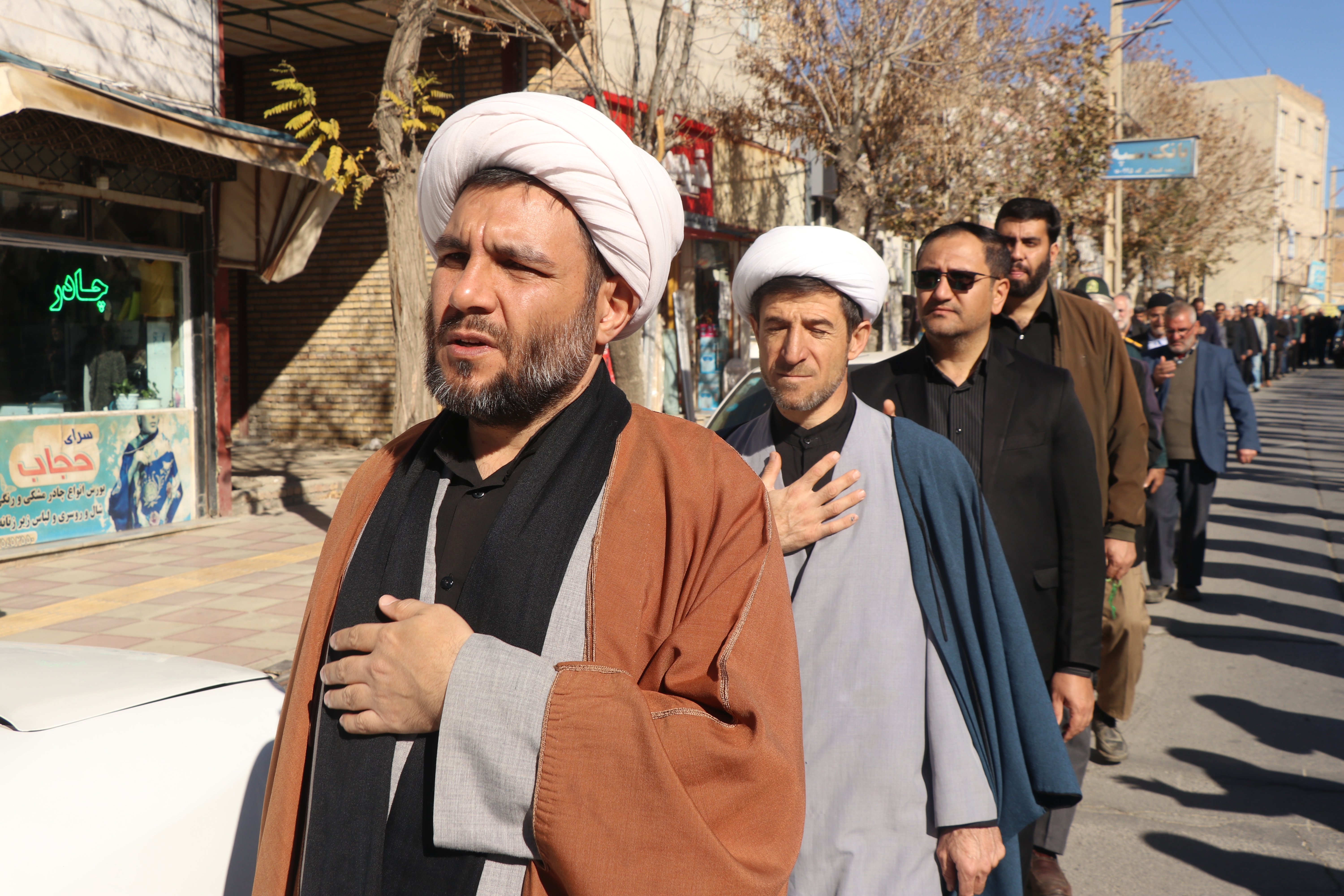 کاروان غم؛ عزاداری کمیجانی ها در سوگ شهادت حضرت زهرا(س)