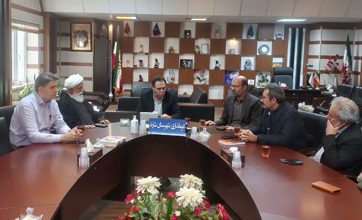 جلسه بررسی و رسیدگی به مشکلات شهر مهاجران به ریاست لطف اله پرندین فرماندار شهرستان شازند برگزار شد.