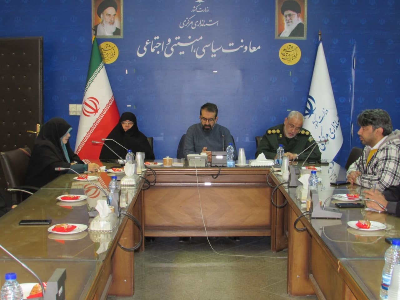 جلسه هماهنگی و برنامه ریزی  برگزاری دوزادهمین همایش اسوه های صبر ومقاومت در۲۷ آذر ۱۴۰۳به ریاست آقای نظری معاون سیاسی،امنیتی واجتماعی استانداری باحضورمفتح زاده مدیرکل امورزنان و خانواده استانداری وسرهنگ کریمی مدیرکل حفظ آثار ونشرارزش های دفاع مقدس و سایراعضا در استانداری تشکیل شد .
یکشنبه ۱۸ آذر ۱۴۰۳