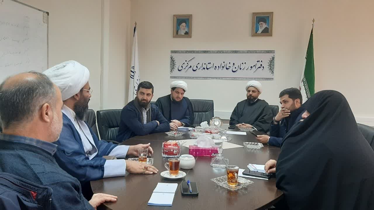 جلسه برنامه ریزی برای تشکیل کارگروههای تخصصی سمن‌های فعال درپنج شاخص مهم مربوط به تحکیم خانواده و جوانی جمعیت برگزار شد .
دوشنبه ۱۹ آذر ۱۴۰۳