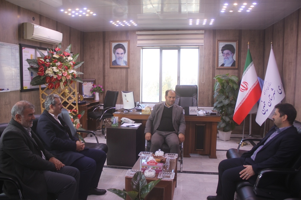 مدیران عامل شرکت پوژن کانی و احسان پویا با سرپرست فرمانداری خمین دیدار کردند