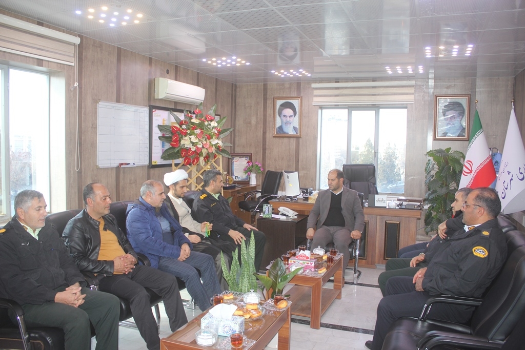 فرمانده و پرسنل نیروی انتظامی شهرستان با سرپرست فرمانداری خمین دیدار کردند