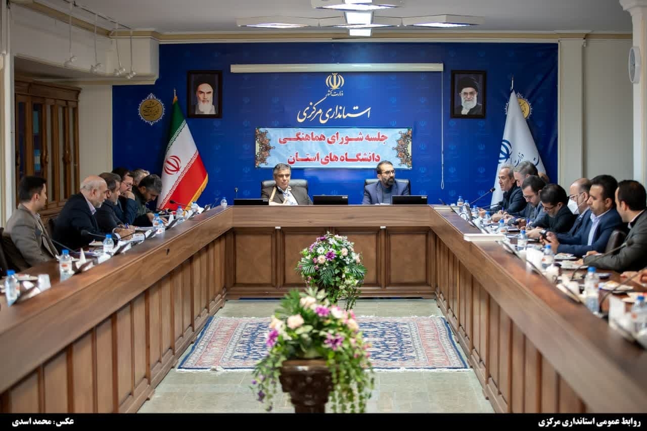 استاندار مرکزی: حل مسائل را با رویکرد علمی و دانشگاهی دنبال می‌کنیم