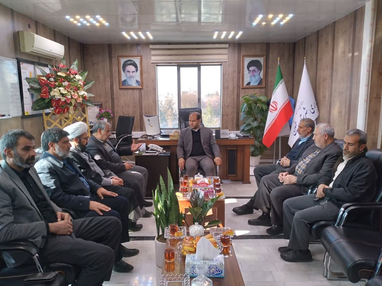 رئیس و معاونین ستاد توسعه و بازسازی عتبات عالیات شهرستان با سرپرست فرمانداری خمین دیدار کردند