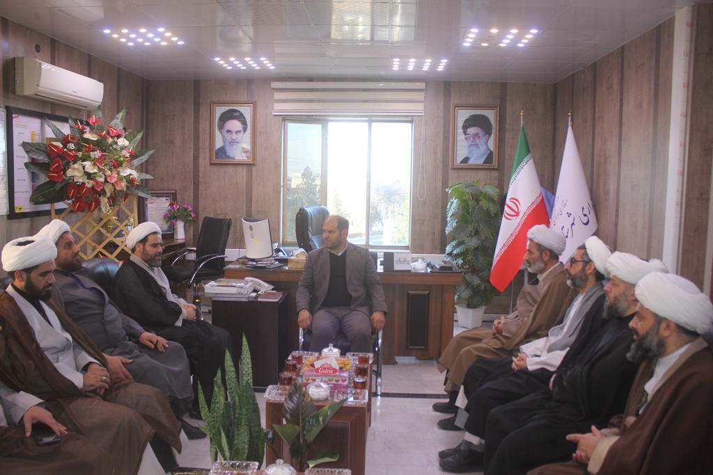 رئیس اداره تبلیغات اسلامی و جمعی از روحانیون شهرستان با سرپرست فرمانداری خمین دیدار کردند