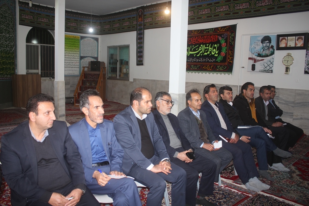 نشست بررسی مسائل و مشکلات رو ستاهای دهستان گله زن شهرستان خمین برگزار شد