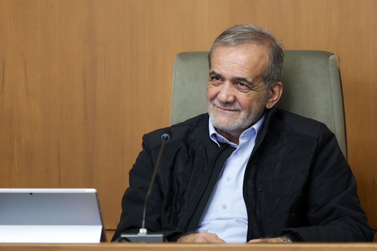 درخواست رئیس‌جمهور پزشکیان از مردم ایران ⁩برای کاهش ٢ درجه‌ای دمای محیط