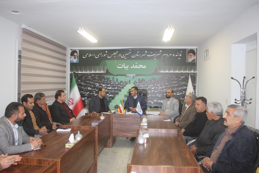 نشست بررسی مسائل و مشکلات پارکینگ خودروهای سنگین شهرستان خمین برگزار شد