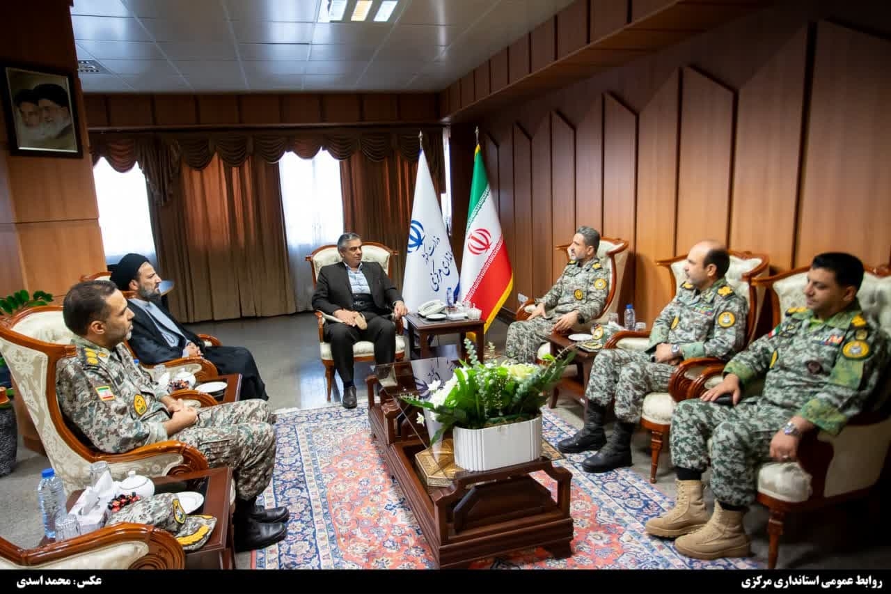 دیدار ارشد نظامی و فرماندهان ارتش در استان مرکزی با استاندار‌‌
