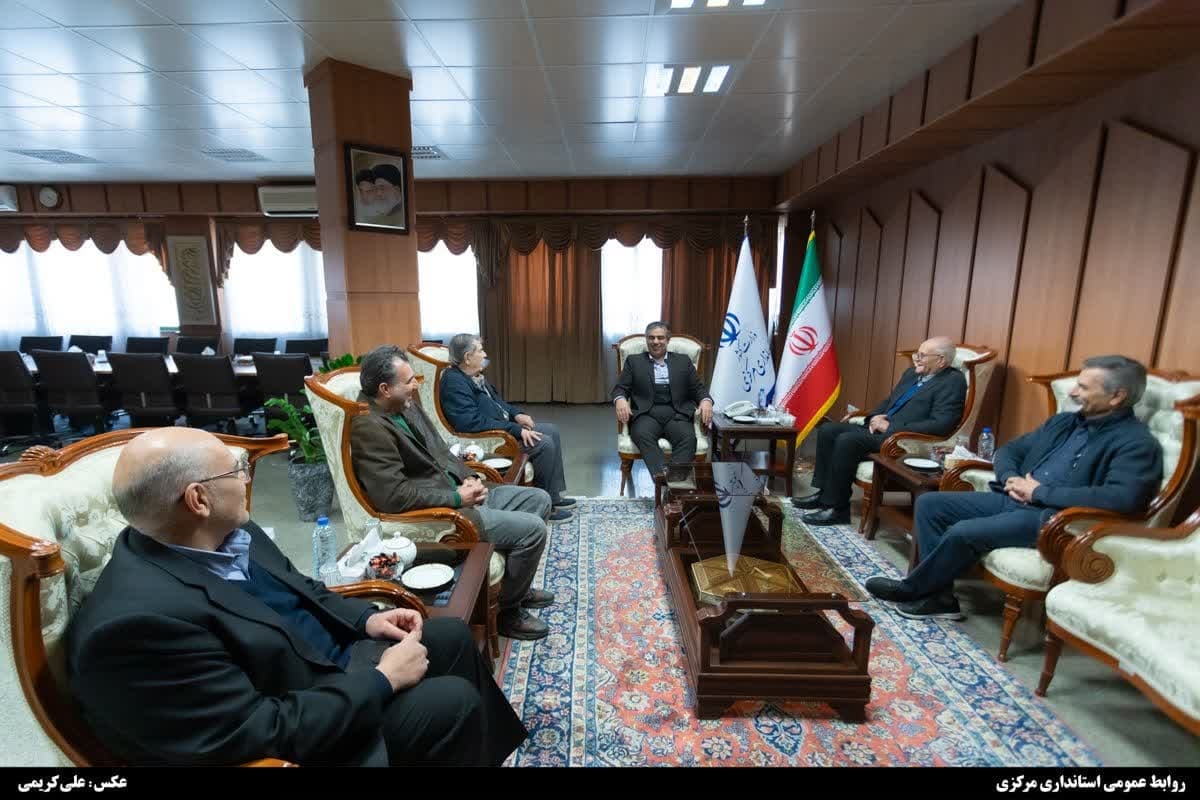 دیدار اعضای شورای خلیفه‌گری ارامنه استان مرکزی با استاندار