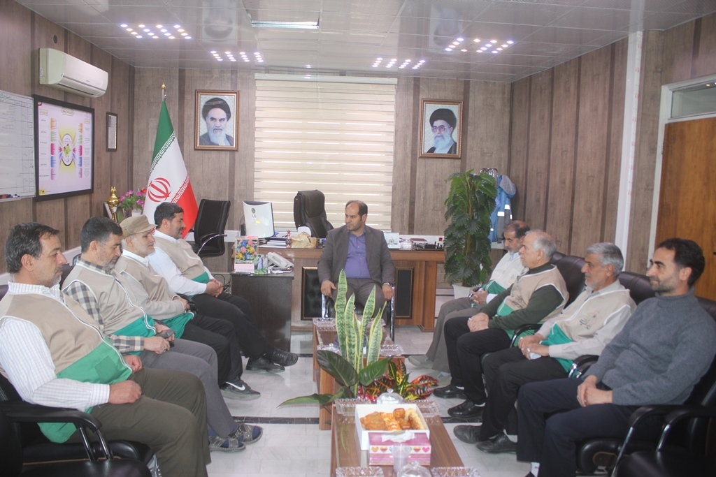 دبیر کانونهای خدمت رضوی و خادمیاران رضوی شهرستان با سرپرست فرمانداری خمین دیدار کردند