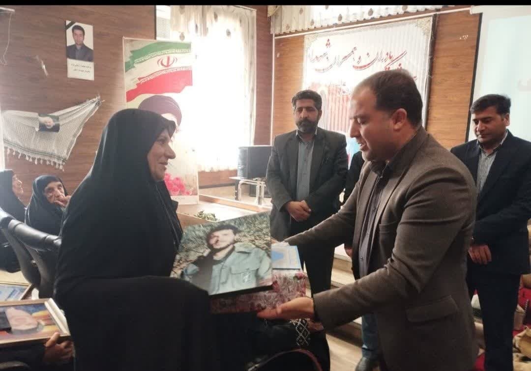 تکریم و تجلیل از مادران و همسران شهداء