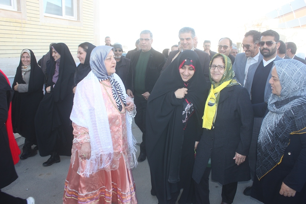 معاون رئیس‌جمهور در امور زنان و خانواده رئیس جمهور از موسسه سخای خمین بازدید کرد