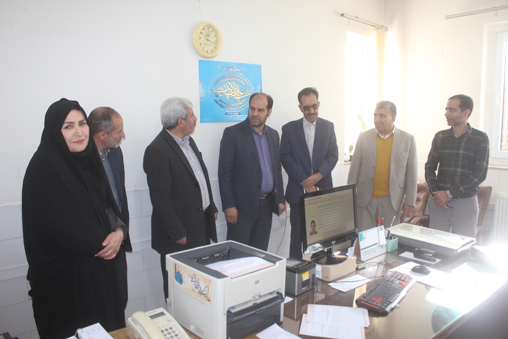 سرپرست فرمانداری و نماینده مردم خمین در مجلس از اداره ثبت احوال شهرستان بازدید کردند