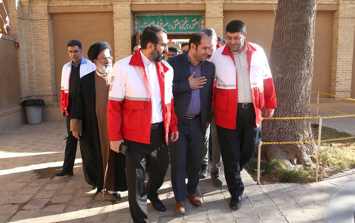 رئیس جمعیت هلال احمر کشور از بیت تاریخی حضرت امام (ره) در خمین بازدید کرد