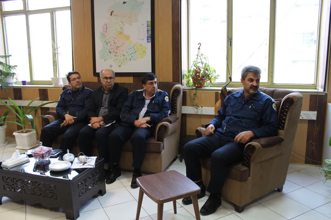 برگزاری جلسه مشارکت دهیاری ها در اجرای نیروگاه های خورشیدی در روستاهای سطح استان