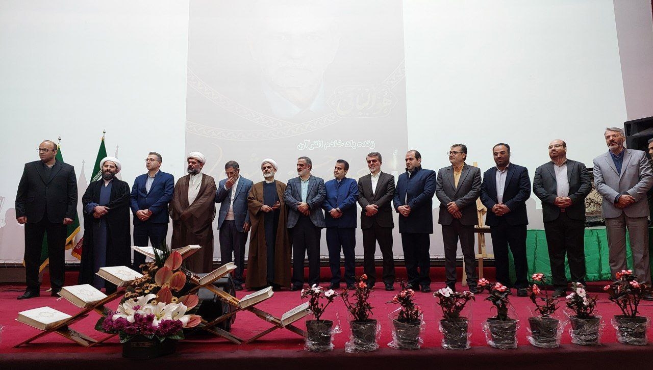 مراسم اختتامیه و تجلیل از برگزیدگان نهمین جشنواره قرآنی گلهای محمدی (ص) و گلهای فاطمی (س) همراه با بیست و دومین مراسم تجلیل از حفاظ مهد قرآن محلات برگزار شد.