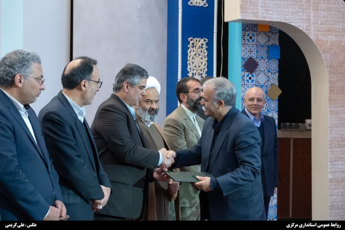 آئین تکریم و معارفه فرماندار شهرستان اراک برگزار شد